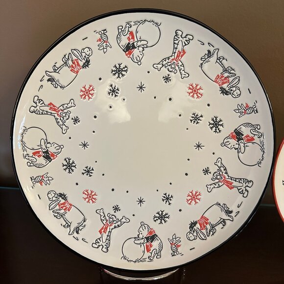 DISNEY Winnie the Pooh & Friends Snowball Christmas Sculpted Dinner Plate 10.25" - Picture 1 of 3